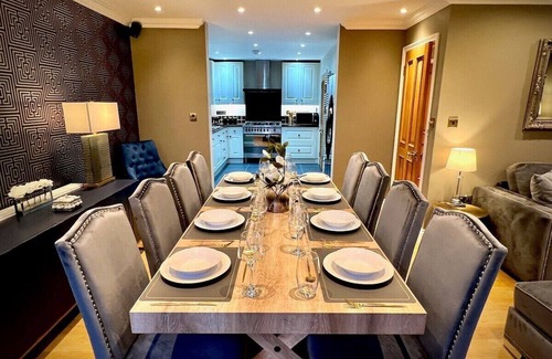 Cambridge Casa | Honey Hill Cottage - 4 Bedroom Detached House