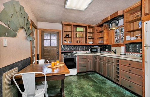 Fredericksburg Cabina | Absolutamente encantador No me olvides de cabaña, jacuzzi, cocina completa, cerca de la ciudad.