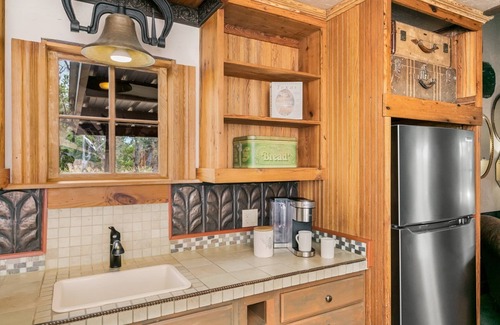 Fredericksburg Cabina | Absolutamente encantador No me olvides de cabaña, jacuzzi, cocina completa, cerca de la ciudad.