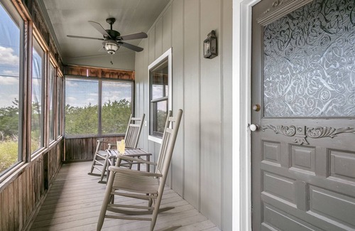 Fredericksburg Cabina | Absolutamente encantador No me olvides de cabaña, jacuzzi, cocina completa, cerca de la ciudad.