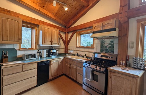 Shalalth Casa | Honey House