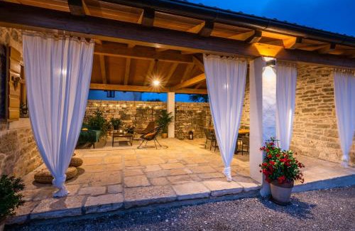Sveti Lovrec Villa | Honey house