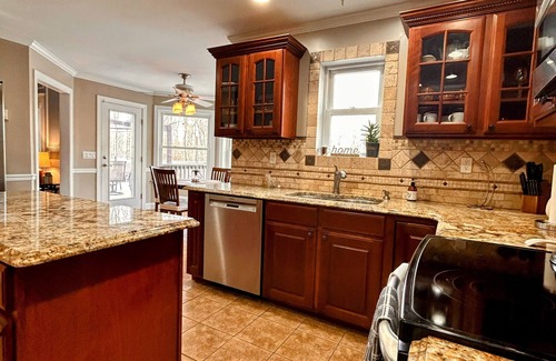 Ashfield Casa | Honey Oak Manor, Charming 4-bedroom house with WiFi, AC in lovely Jim Thorpe