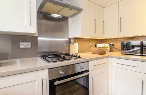 High Bentham Cabaña | HONEY POT COTTAGE, pet friendly, with a garden in High Bentham