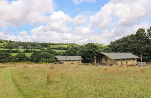 Grampound Cabaña | HONEY @ STARS & EMBERS GLAMPING, pet friendly in Grampound