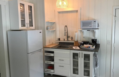 Petoskey Casa | Honey Suite at Bear River House