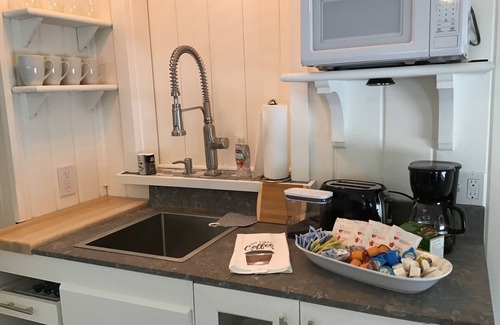 Petoskey Casa | Honey Suite at Bear River House