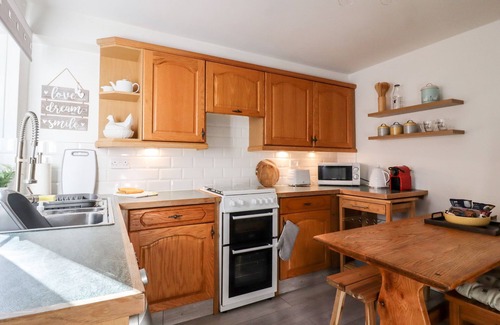 Ripon Cabaña | HONEYBEE COTTAGE, pet friendly, character holiday cottage in Ripon