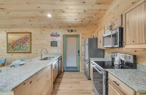 Cosby Cabaña | Honeybee Cottage, Pickleball Court, Creek, WIFI, Mountain Views, Starting at $69