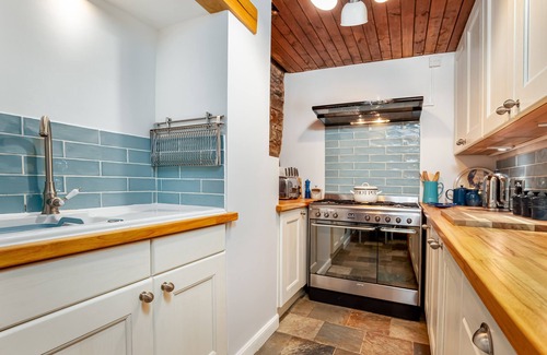 Cellardyke Cabaña | Honeybee Cottage- stunning home on Fife coast