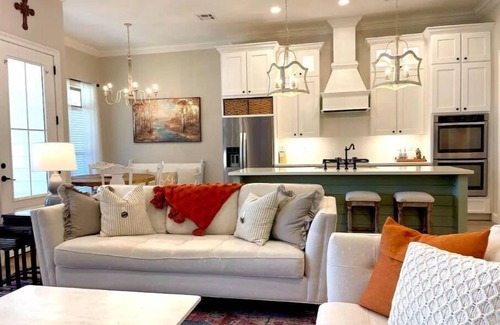 Cade Casa | Honeycomb Broussard