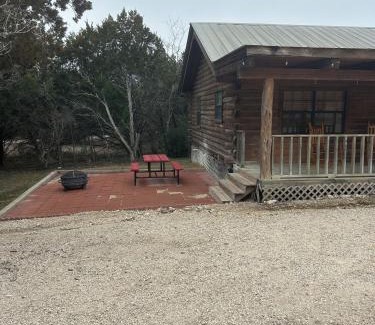 Concan Casa | HoneyComb Hideouts Bearly BeeHavin cabin