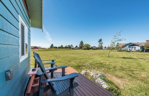 Sequim Cabaña | Honeymoon Cottage - King, Jetted tub, Private