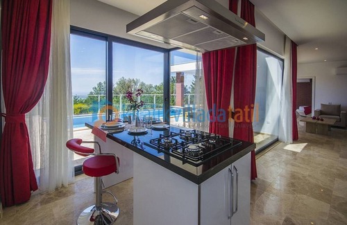 Uzumlu Villa | Villa de luna de miel en Kalkan Üzümlü Piscinas exteriores / interiores con opción de calefacción