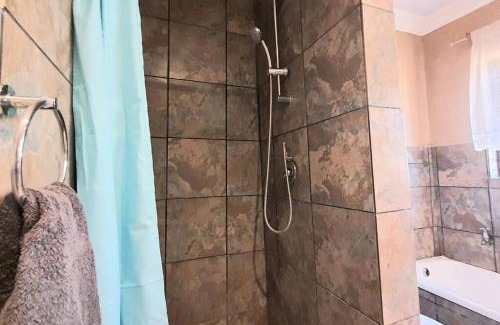 Vredefort Chalet De Esquí | Honeypot Fly Fishing Eco Chalet