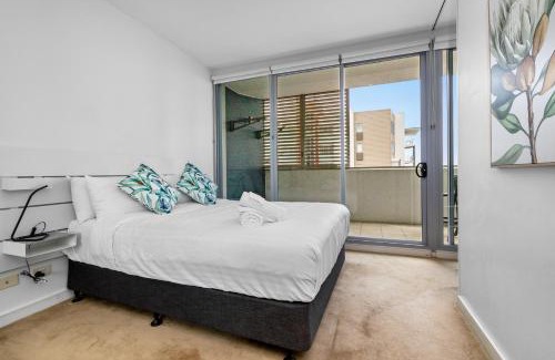 Newcastle Apartamento | Honeysuckle Apartment with Gorgeous Water Views!