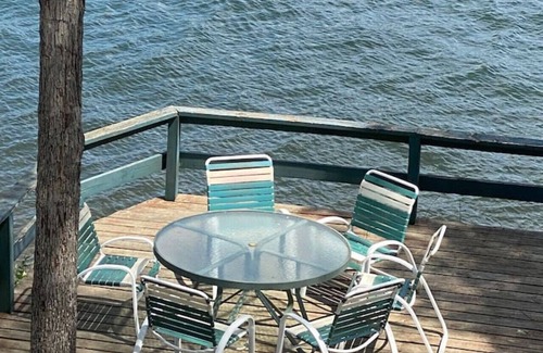 Lake Ozark Casa | Honeysuckle-bachelor/bachelorette parties welcome!