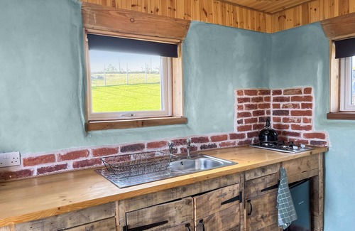 Forres Cabaña | Honeysuckle Bale Cabin - UK49073