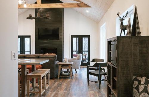 Primrose Casa | Honeysuckle Bridge Cabin