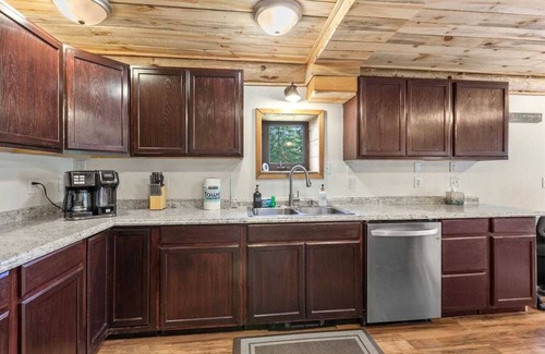 Athol Cabina | Honeysuckle Chalet Athol, Idaho