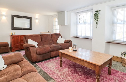 Crewkerne Cabaña | HONEYSUCKLE COTTAGE, pet friendly, with open fire in Crewkerne