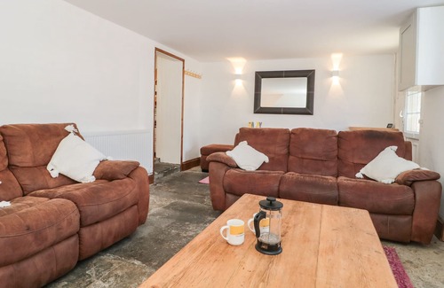 Crewkerne Cabaña | HONEYSUCKLE COTTAGE, pet friendly, with open fire in Crewkerne