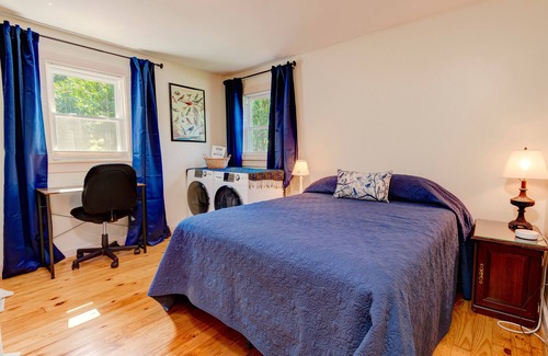 Asheville Cabaña | Honeysuckle Cottage with Mountain Views