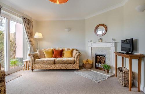 Halesworth Casa | Honeysuckle