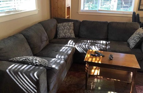 Regional District of Nanaimo Casa | Honeysuckle Hideaway - Beautiful 1 bedroom with additional bunk beds