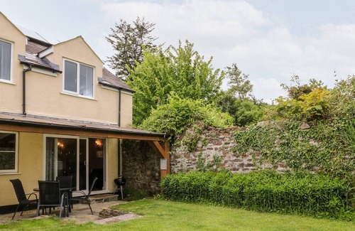 Tavistock Cabaña | HONEYSUCKLE, pet friendly, country holiday cottage in Moortown