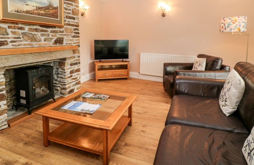 Tavistock Cabaña | HONEYSUCKLE, pet friendly, country holiday cottage in Moortown