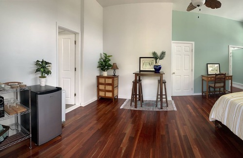 Paukaa Apartamento | Honoli’i beach cottage, very roomy, in a charming neighborhood.