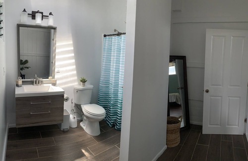 Paukaa Apartamento | Honoli’i beach cottage, very roomy, in a charming neighborhood.