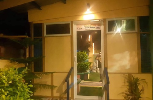 Odiongan Casa | Honorable, Sports Bar y Guesthouse