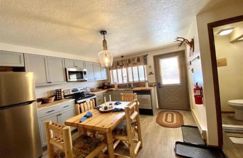 West Yellowstone Casa | Hook and Antler