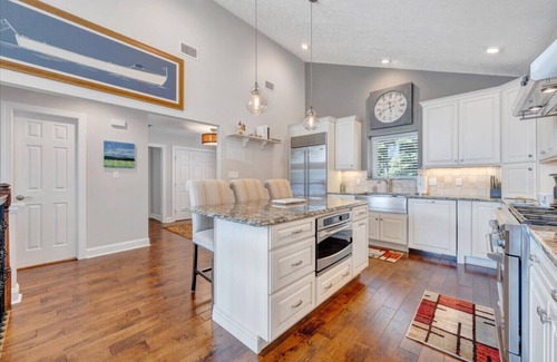 Huddleston Casa | Hook & Paddle - Luxury home on SML with kayaks and private dock.