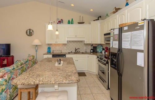 Surf City Casa | Hoos at the Beach - Nicely decorated 4 BR Sea Star Village Townhouse; Ocean