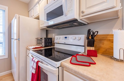 Bloomington Casa | Hoosier Happiness, Too! *3 Bedroom Suites*