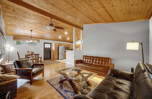 Miller Beach Casa | Hoosier Home - 5 min walk to the beach