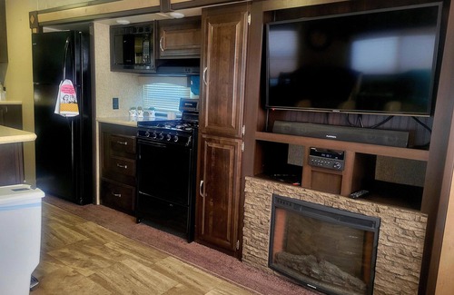 Gatlinburg - Pigeon Forge Alquiler De RV | Hoot-N-The Hollar