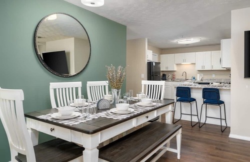 Hoover Apartamento | Hoover Oasis: 2BR Apartment with Pool & Gym