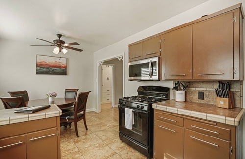 Lodi Casa | Hop Skip & a Jump | Close to It All! Dog Friendly, 9-Minute Walk to Lodi Lake!