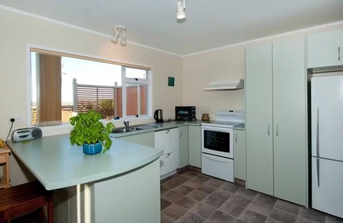 Waihi Beach Casa | Hop, skip and a jump to the beach