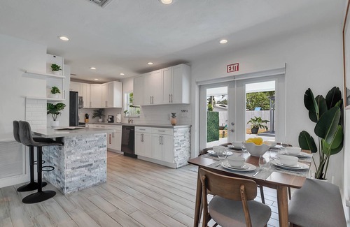 Driftwood Casa | Hope Casa 4/2 Heated Pool/BBQ I by HostyMosty
