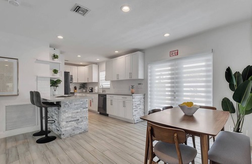 Driftwood Casa | Hope Casa 4/2 Heated Pool/BBQ I by HostyMosty
