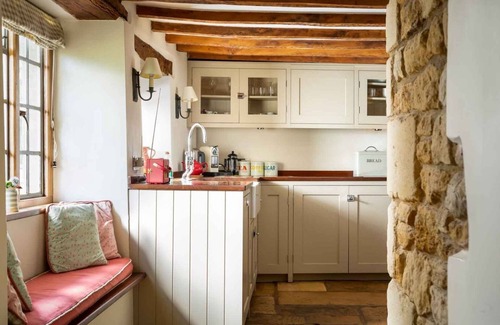 Longborough Cabaña | HOPE COTTAGE, pet friendly, character holiday cottage in Longborough
