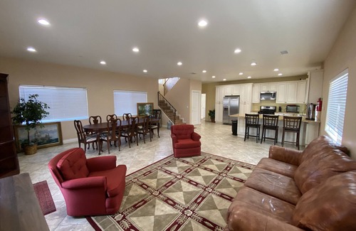 Perris Casa | Hope House, resort style with mountain view