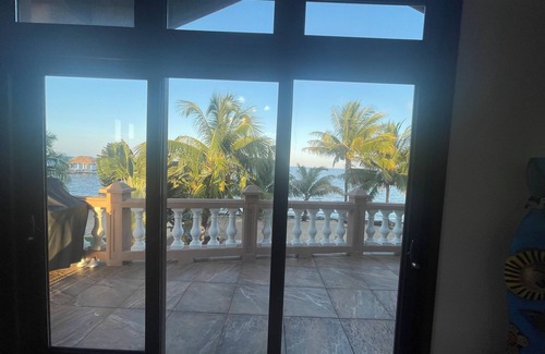 Río Sittee Casa | Hopkins Beach Retreat - Balcony House, RIGHT ON THE BEACH! - OVERLOOKING POOL!