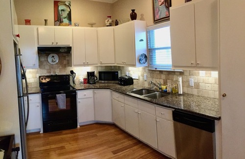 Neartown Apartamento | Hopkins House Garage Apartment in Lively Montrose Section of Houston