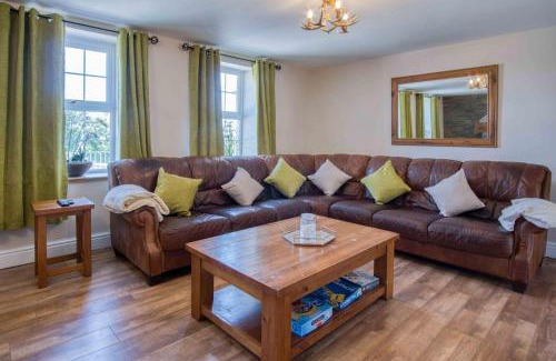 Mawr Casa | Hopkins Retreat Farm - 5 Bedroom House - Swansea
